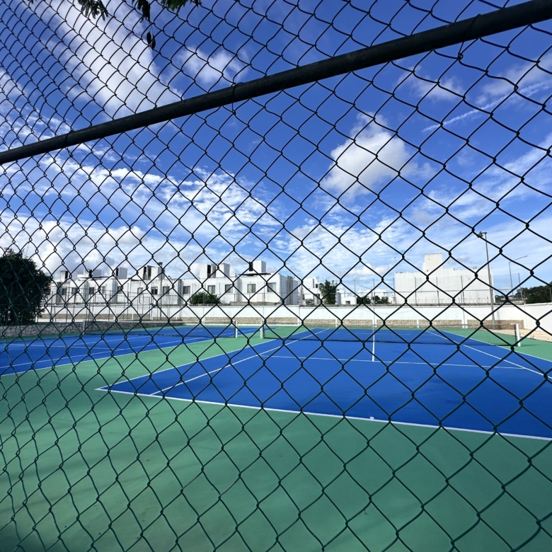 Área común con alberca Residencial Bali Playa del Carmen casas en venta – Play Investments propiedades Riviera Maya