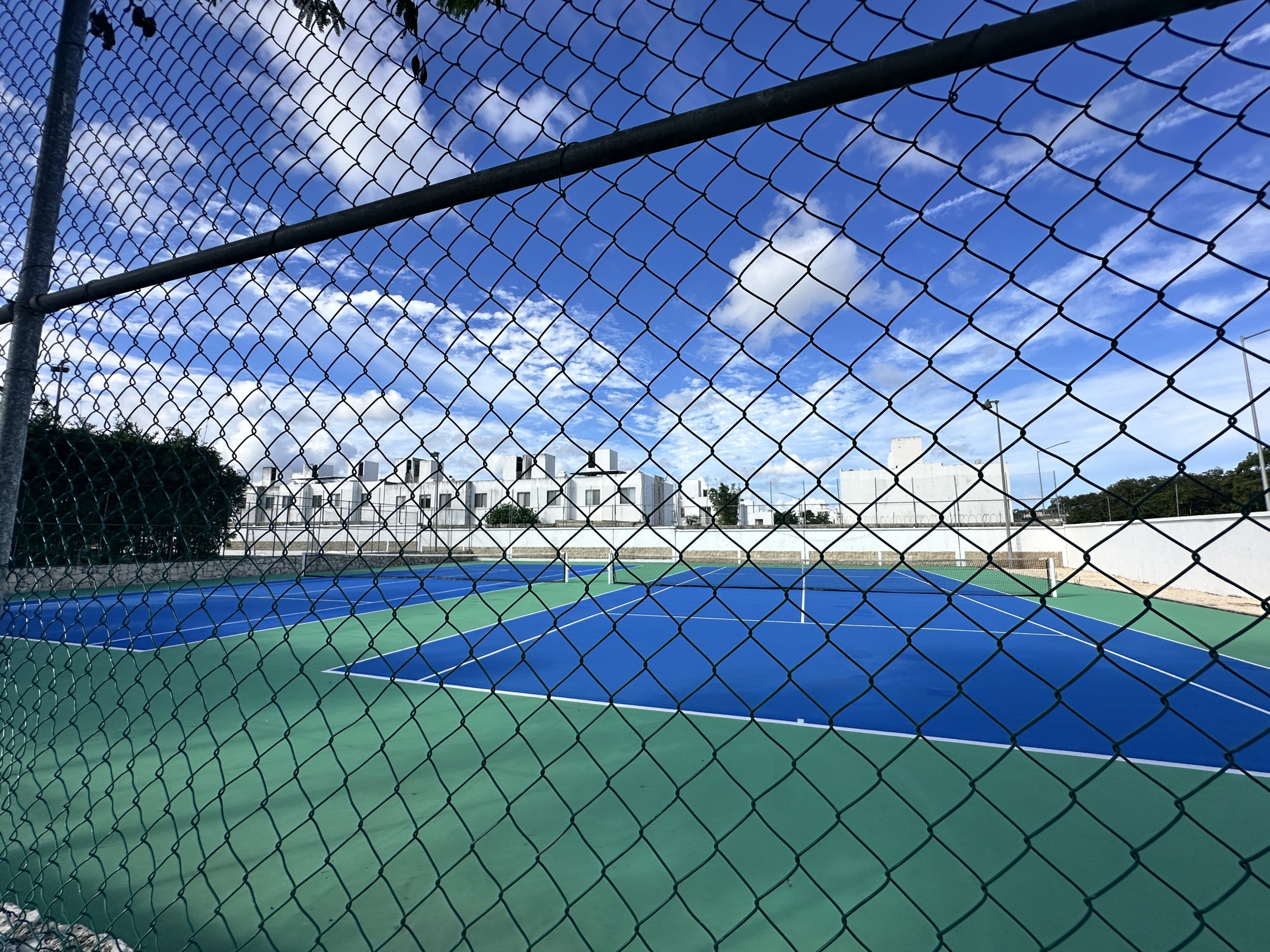 Área común con alberca Residencial Bali Playa del Carmen casas en venta – Play Investments propiedades Riviera Maya