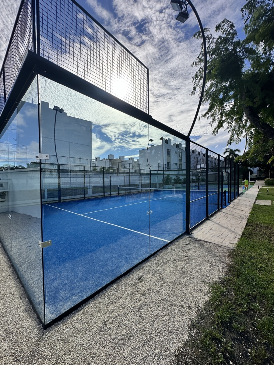 Área común con alberca Residencial Bali Playa del Carmen casas en venta – Play Investments propiedades Riviera Maya