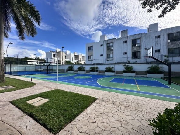 Área común con alberca Residencial Bali Playa del Carmen casas en venta – Play Investments propiedades Riviera Maya