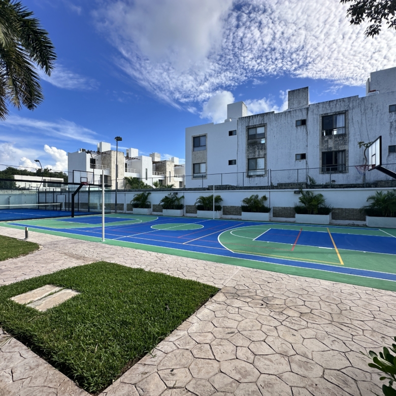 Área común con alberca Residencial Bali Playa del Carmen casas en venta – Play Investments propiedades Riviera Maya