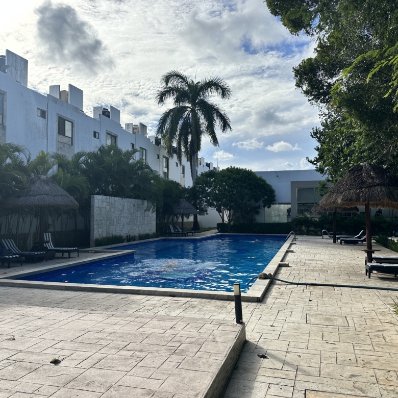 Casa en venta Residencial Bali 1 Playa del Carmen Calle Papua 10 fachada principal – Play Investments Real Estate México