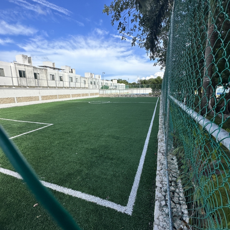 Casa en venta Residencial Bali 1 Playa del Carmen Calle Papua 10 fachada principal – Play Investments Real Estate México