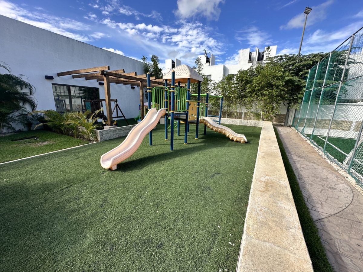 Casa en venta Residencial Bali 1 Playa del Carmen Calle Papua 10 fachada principal – Play Investments Real Estate México