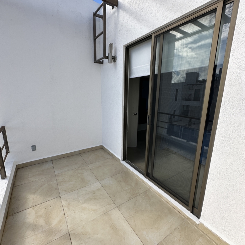 Casa en venta Residencial Bali 1 Playa del Carmen Calle Papua 10 fachada principal – Play Investments Real Estate México