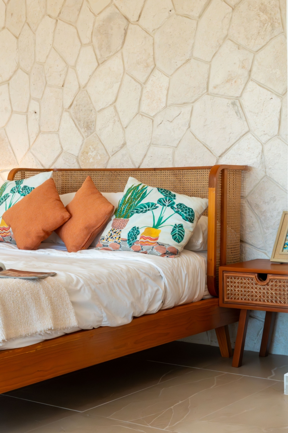 Descubre Punta Kaan Condos en venta en Playa del Carmen con Play Investments. Te ayudamos a encontrar la propiedad ideal para invertir, vivir o generar rentabilidad en el corazón de la Riviera Maya.