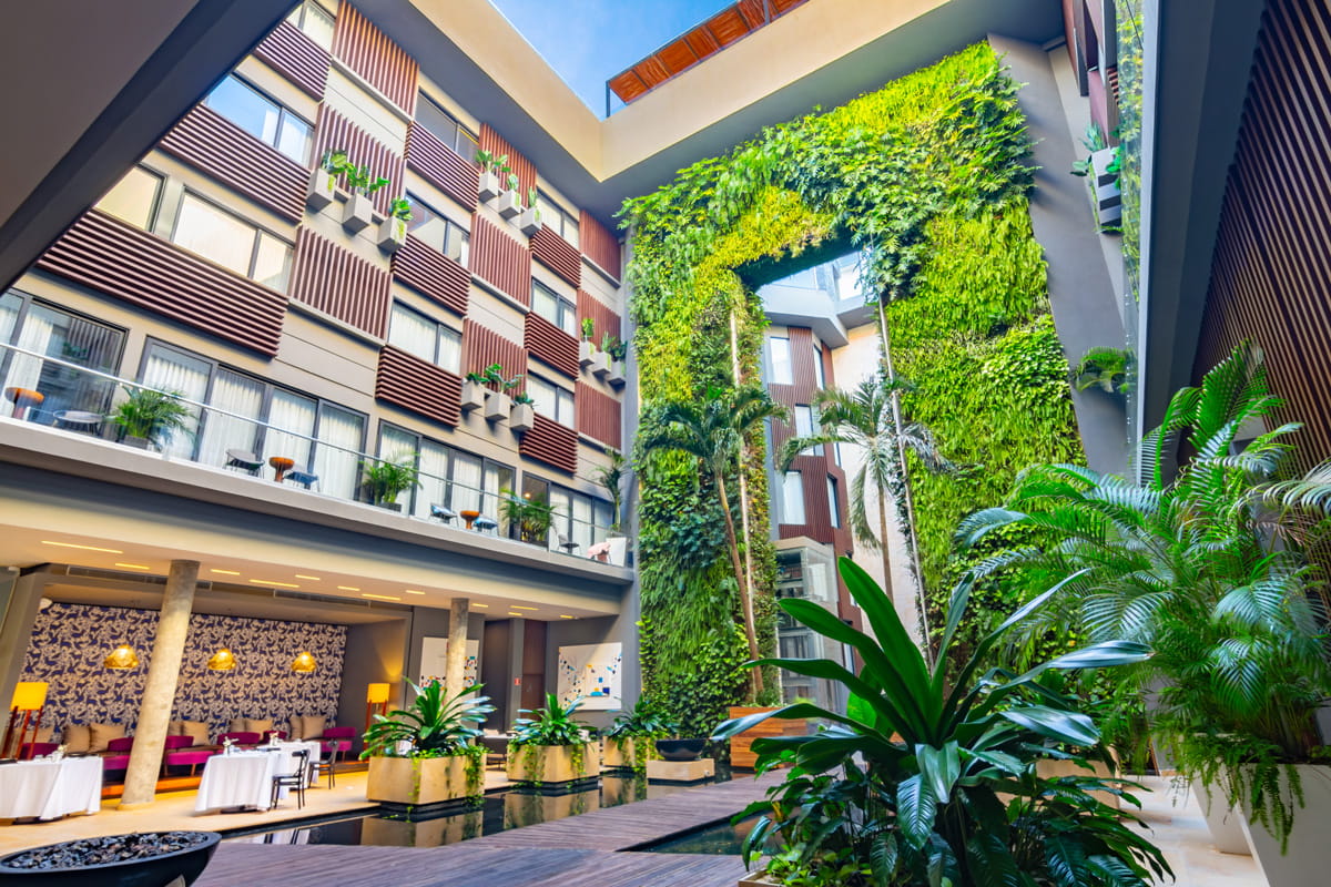 The Fives Downtown Hotel – Curio Collection by Hilton Departamentos en venta: inversión premium en el corazón de Playa del Carmen