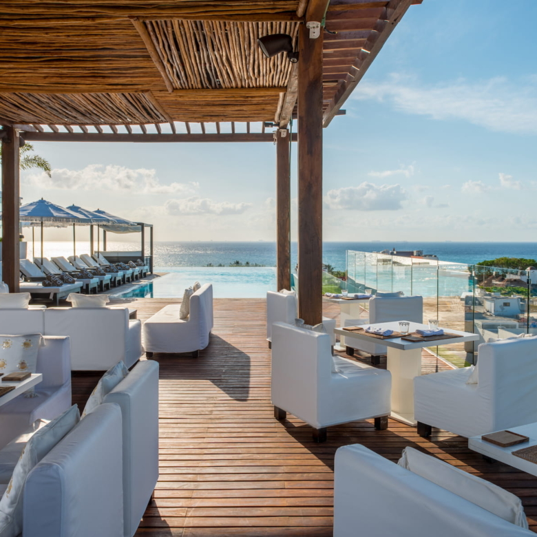 The Fives Downtown Hotel – Curio Collection by Hilton Departamentos en venta: inversión premium en el corazón de Playa del Carmen