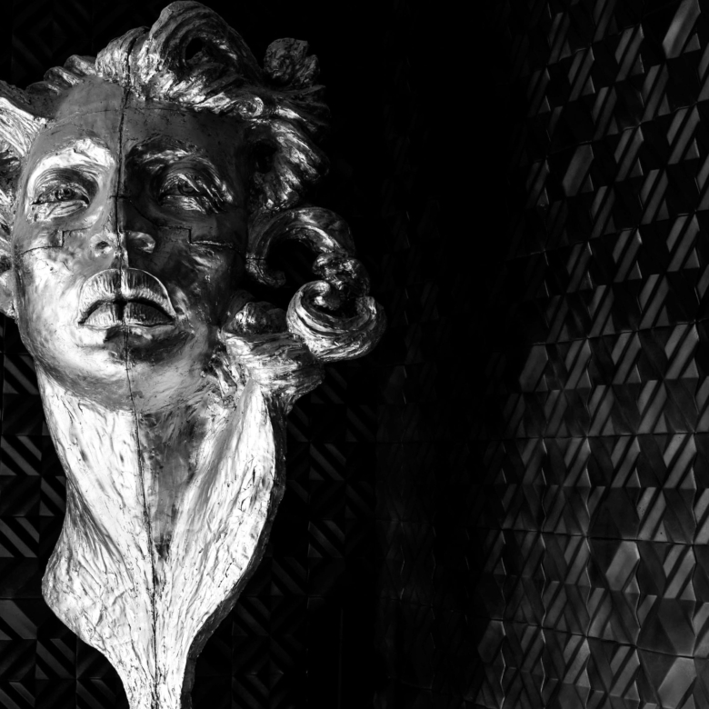 The Fives Downtown Hotel – Curio Collection by Hilton Departamentos en venta: inversión premium en el corazón de Playa del Carmen