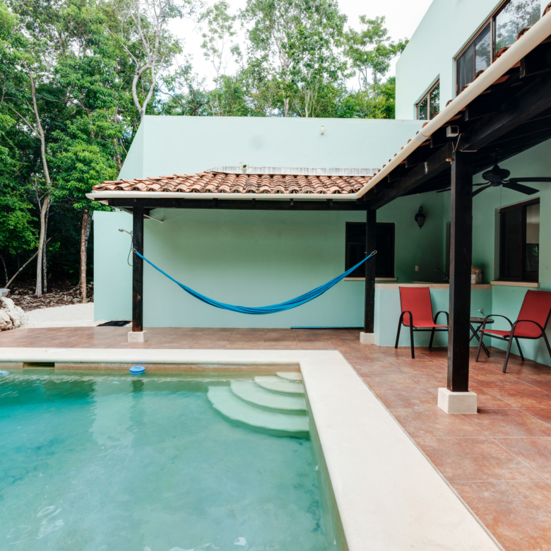 Piscina privada de Villa en Venta en Residencial Los Árboles Tulum casa en la selva