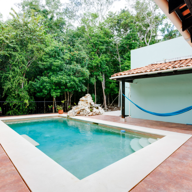 Piscina privada de Villa en Venta en Residencial Los Árboles Tulum casa en la selva