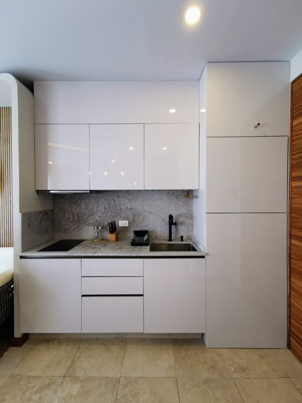 Descubre Alizée Tower, departamentos tipo condohotel en venta en Playa del Carmen, ideales para inversión y renta vacacional en la Riviera Maya.