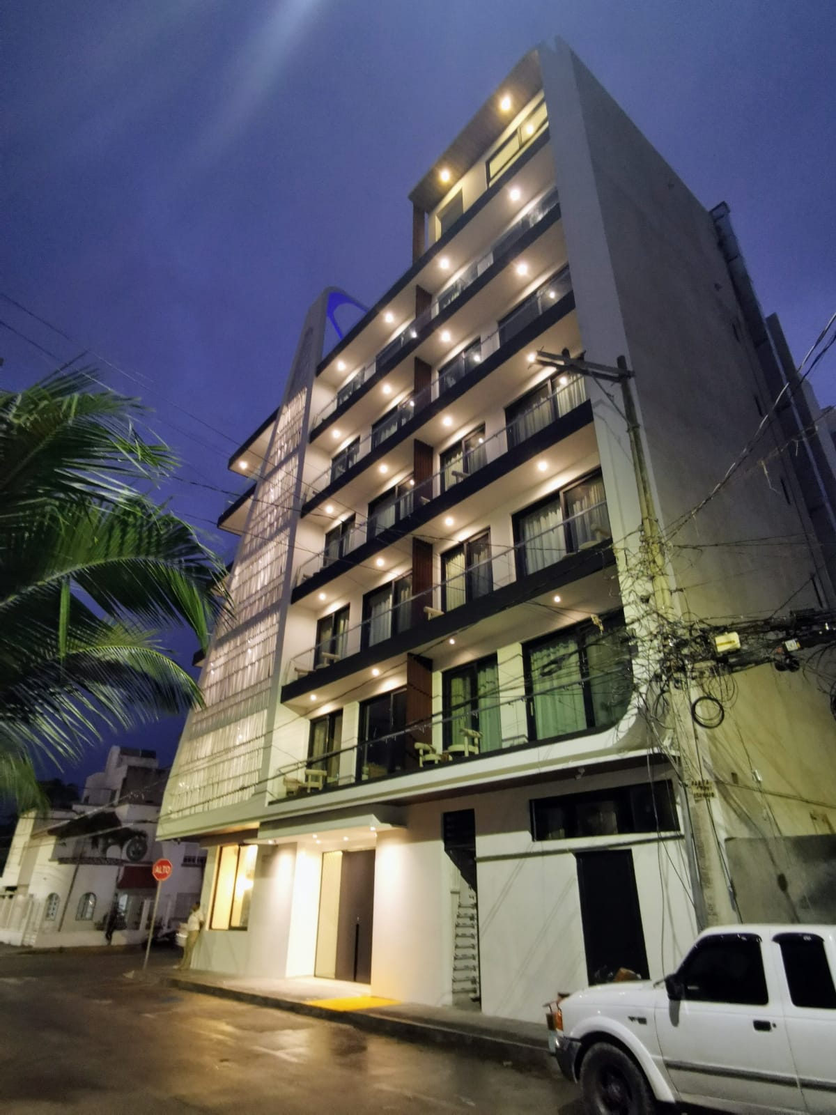 Descubre Alizée Tower, departamentos tipo condohotel en venta en Playa del Carmen, ideales para inversión y renta vacacional en la Riviera Maya.