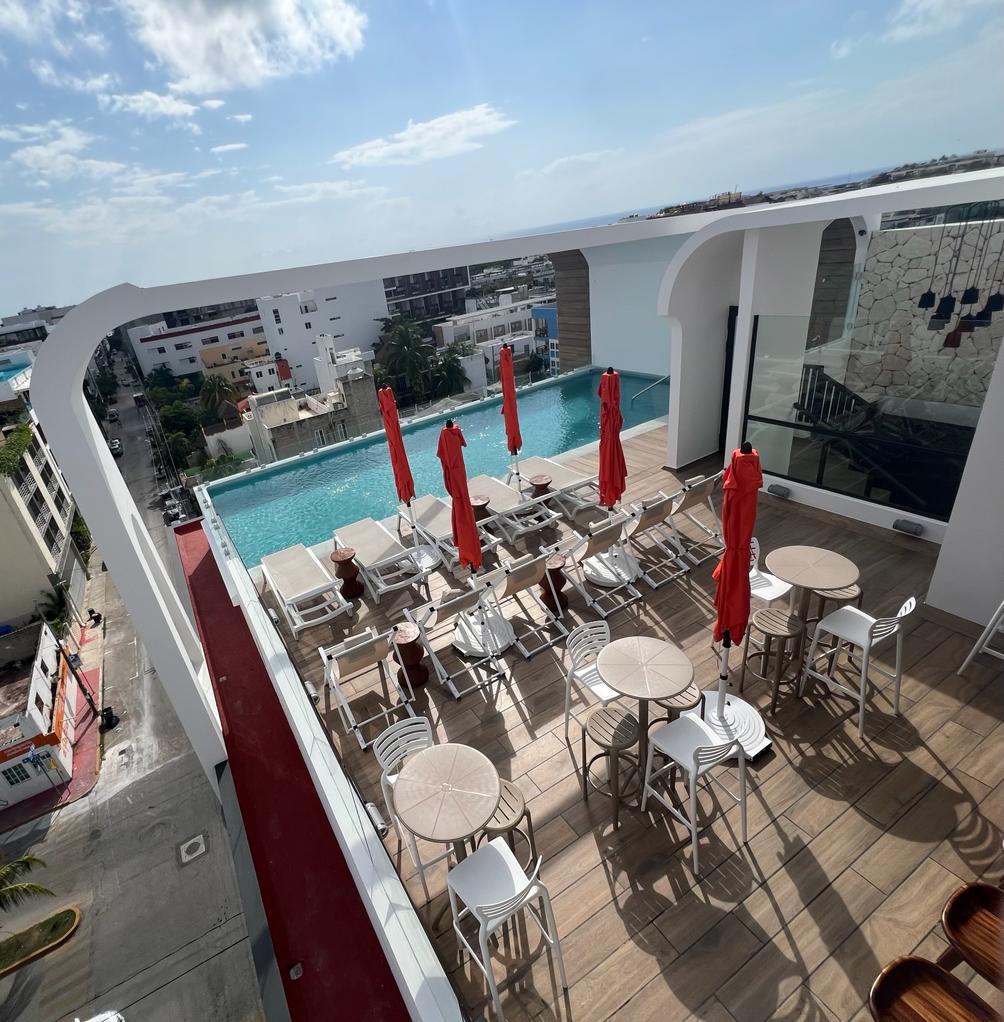 Descubre Alizée Tower, departamentos tipo condohotel en venta en Playa del Carmen, ideales para inversión y renta vacacional en la Riviera Maya.